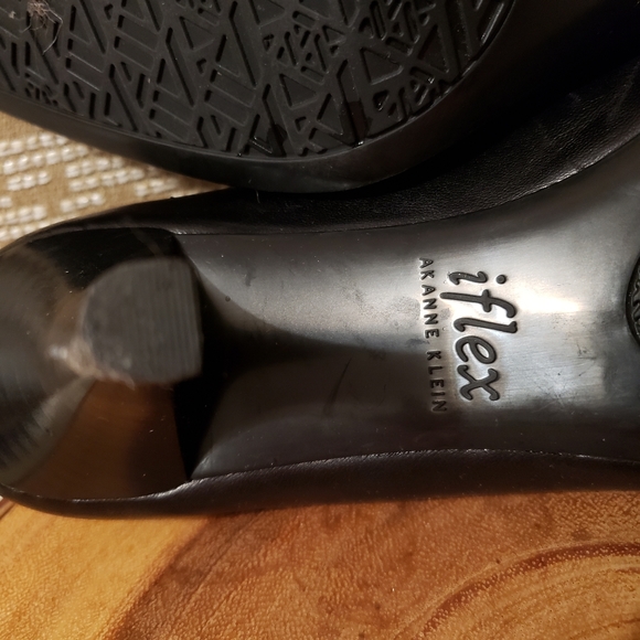 ANNE KLEIN | NWOT LEATHER SLIP IN PUMPS BLACK - Picture 9 of 10